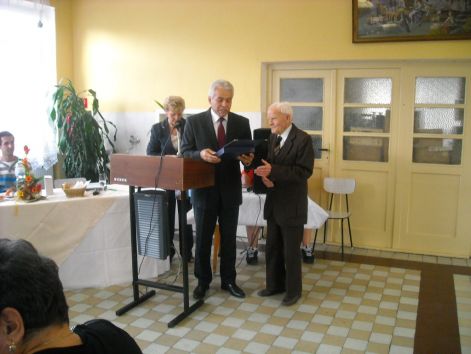 a_90_eves_redeczky_miska_bacsi_koszontese.jpg