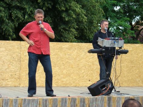a_dupla_kave_fellepese_2011-ben.jpg
