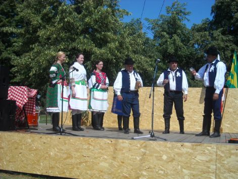 a_zserei_hagyomanyorzo_csoport_-_2012.jpg