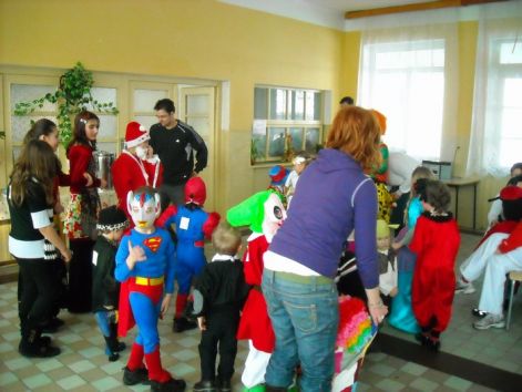 alarcos_bal_a_gyermekek_reszere_-_2008.jpg