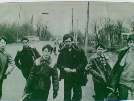 bajcsi_gyermekek_az_iskolabol_hazafele.jpg