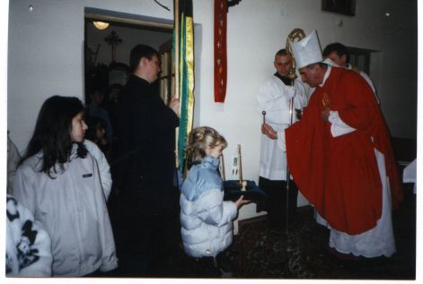cimer_es_pecset_szenteles_a_templomban_-_2002._november_10-en..jpg