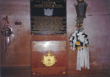 simor_janos_biboros_siremleke_az_esztergomi_bazilikaban.jpg