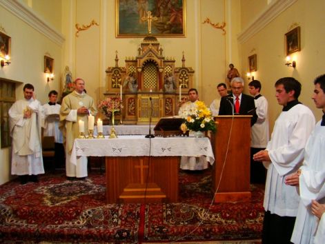 unnepi_szentmise_a_katolikus_templomban_2010.jpg